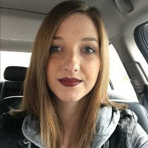 Meet your Posher, Chloe